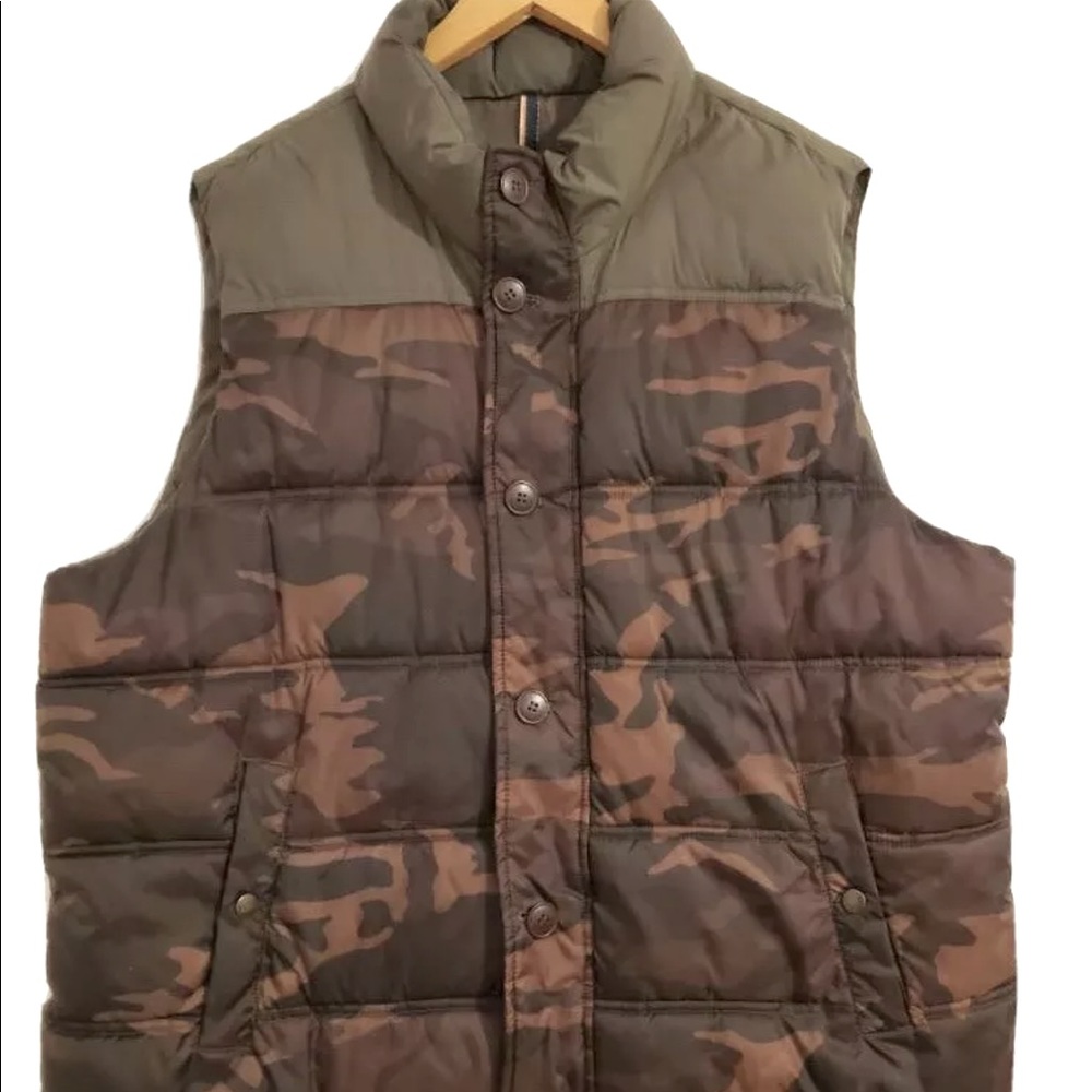 LEVI'S Men’s Green Camouflage Puffer Vest XL Zip-Up Winter - Pockets